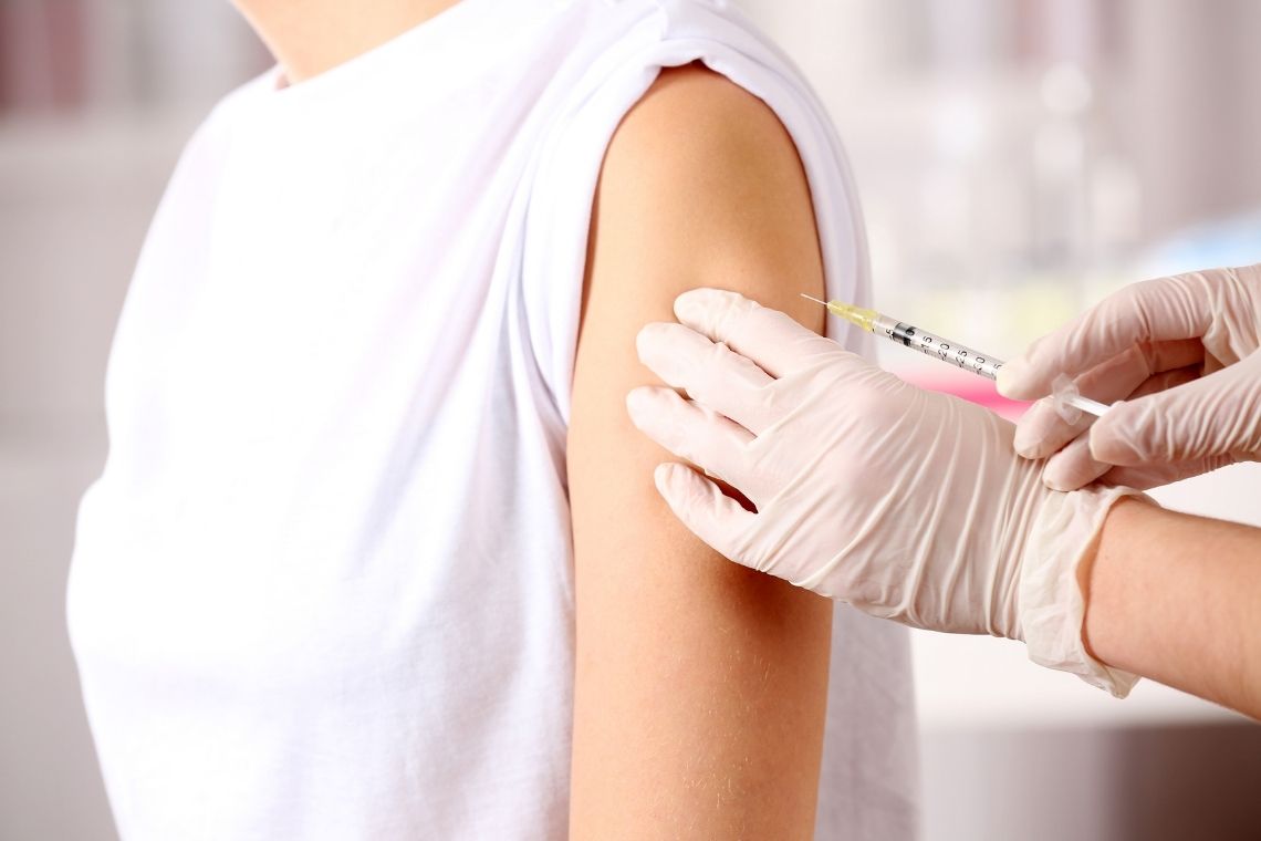 Vacinação de Pessoas com 14 e 15 Anos no Distrito Federal com Doses da Pfizer